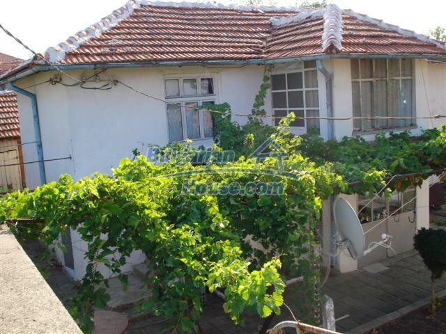 Foto 1 von 12 — CHEAP Two storey rural Bulgarian property 15 km from Elhovo