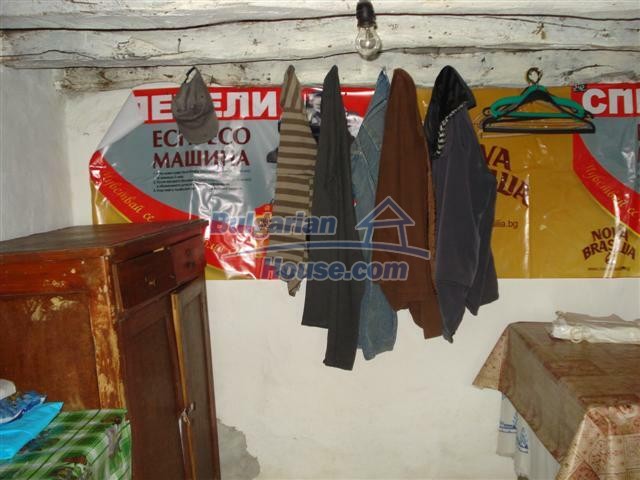 Foto 8 von 12 — CHEAP Two storey rural Bulgarian property 15 km from Elhovo