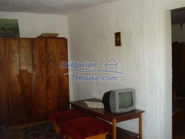 Foto 11 von 12 — CHEAP Two storey rural Bulgarian property 15 km from Elhovo