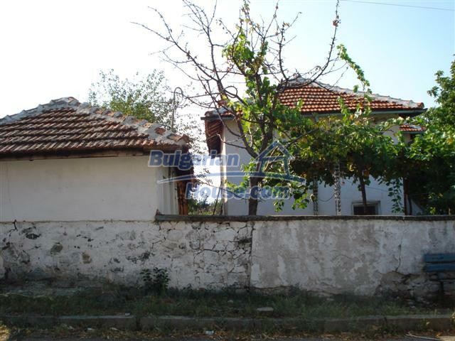 Foto 3 von 12 — CHEAP Two storey rural Bulgarian property 15 km from Elhovo
