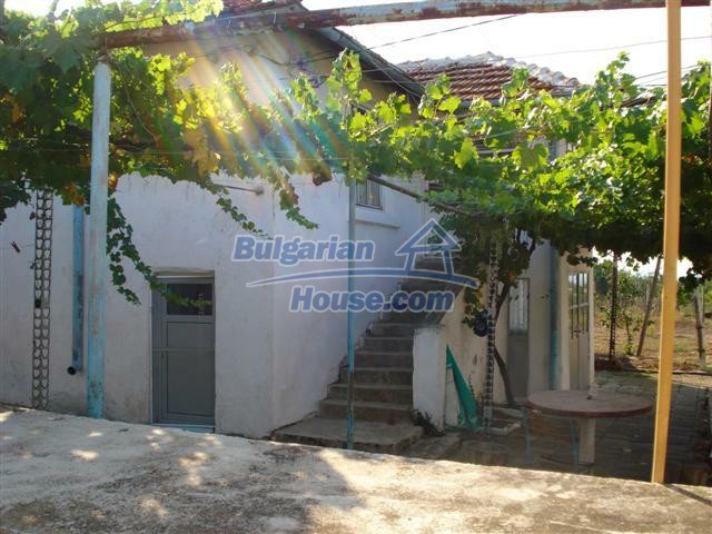 Foto 4 von 12 — CHEAP Two storey rural Bulgarian property 15 km from Elhovo