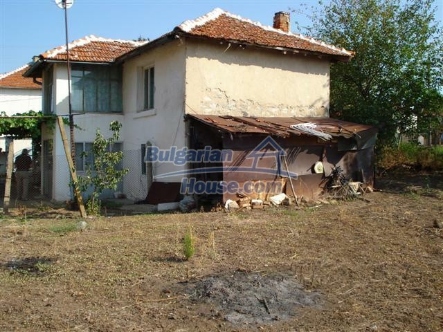 Foto 2 von 12 — CHEAP Two storey rural Bulgarian property 15 km from Elhovo