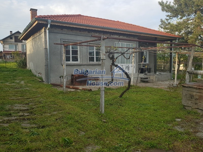 Foto 1 von 12 — Rural Bulgarian property 46 km from Stara Zagora with big garden