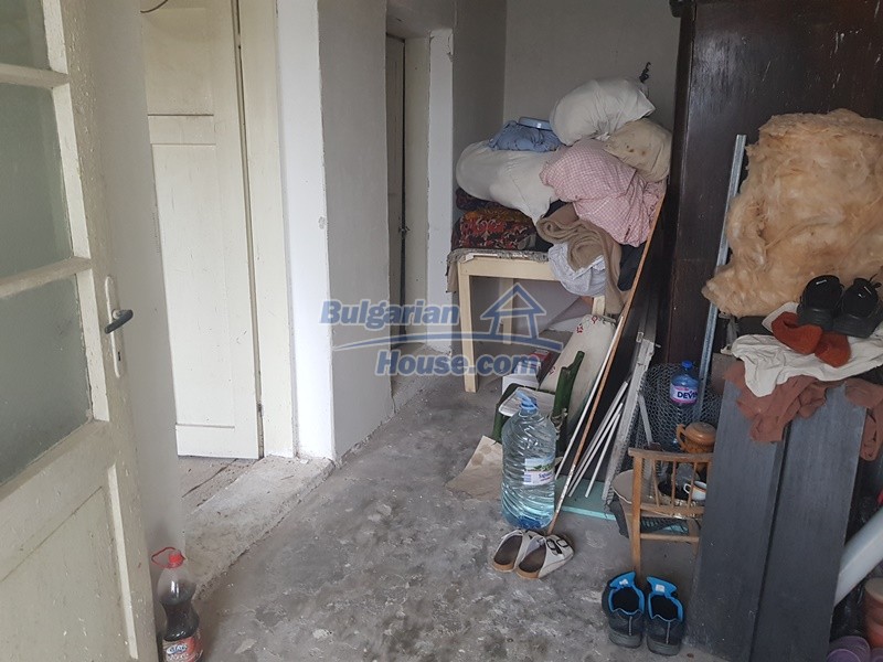 Foto 9 von 12 — Rural Bulgarian property 46 km from Stara Zagora with big garden