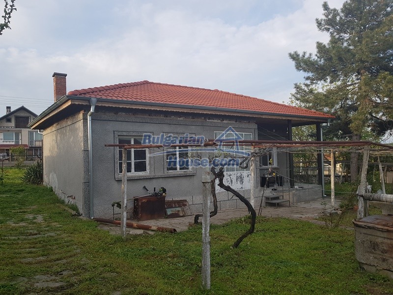Foto 3 von 12 — Rural Bulgarian property 46 km from Stara Zagora with big garden