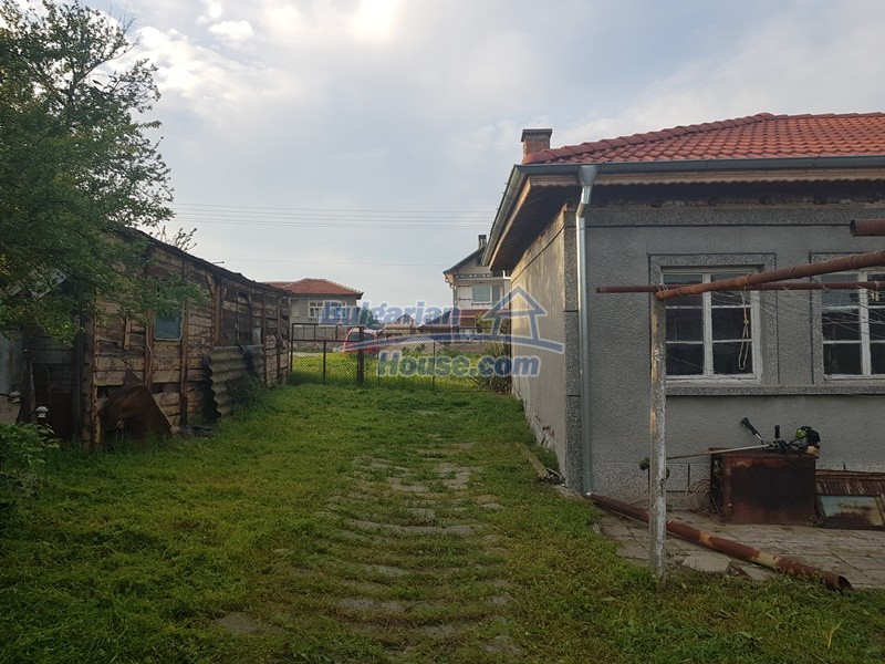 Foto 6 von 12 — Rural Bulgarian property 46 km from Stara Zagora with big garden