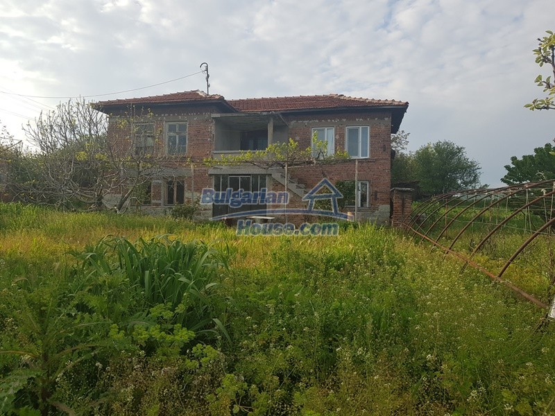 Foto 1 von 12 — Bulgarian house with big garden and nice views 42 km to St.Zagor