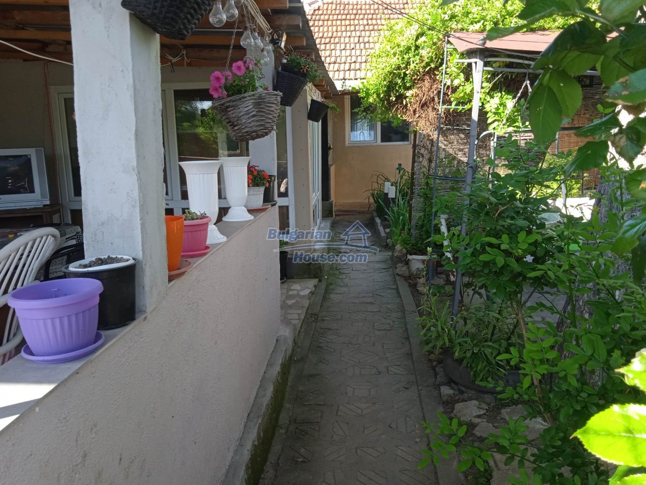 Foto 3 von 12 — Renovated property for sale in the village of Chernook Provadia