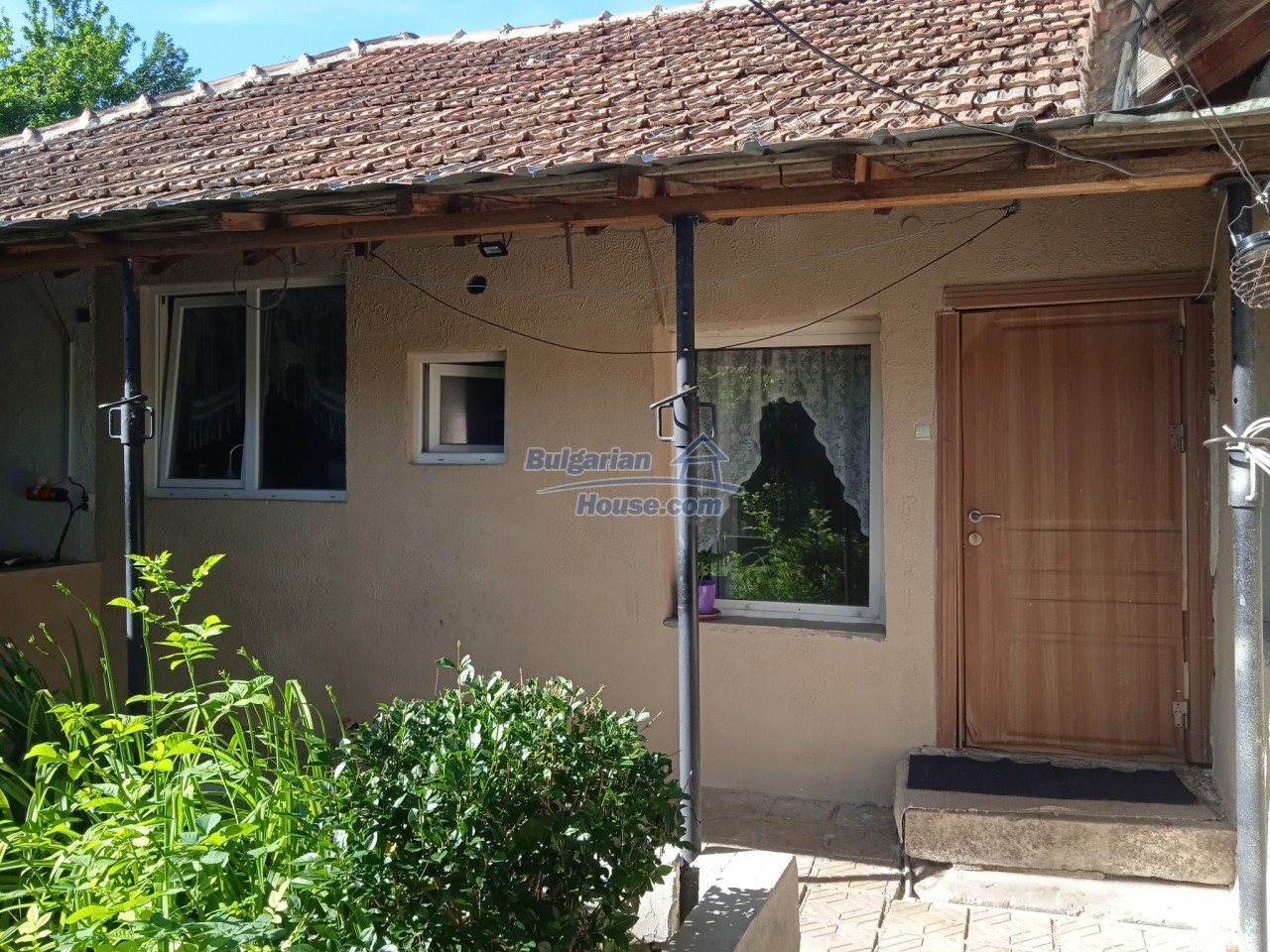 Foto 1 von 12 — Renovated property for sale in the village of Chernook Provadia