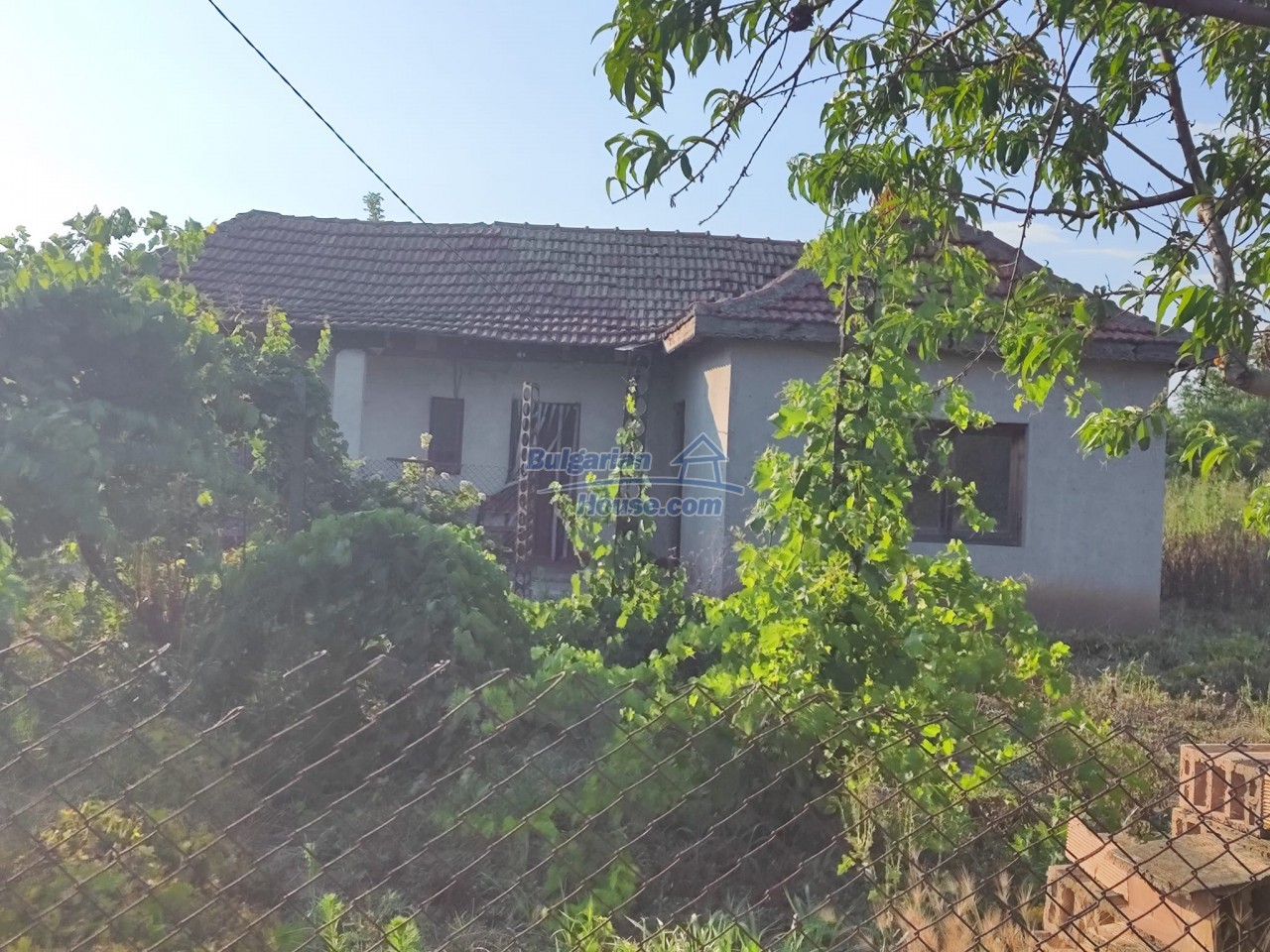 Foto 1 von 12 — OLD HOUSE WHIT BIG yard ONLY 8 km from the sea