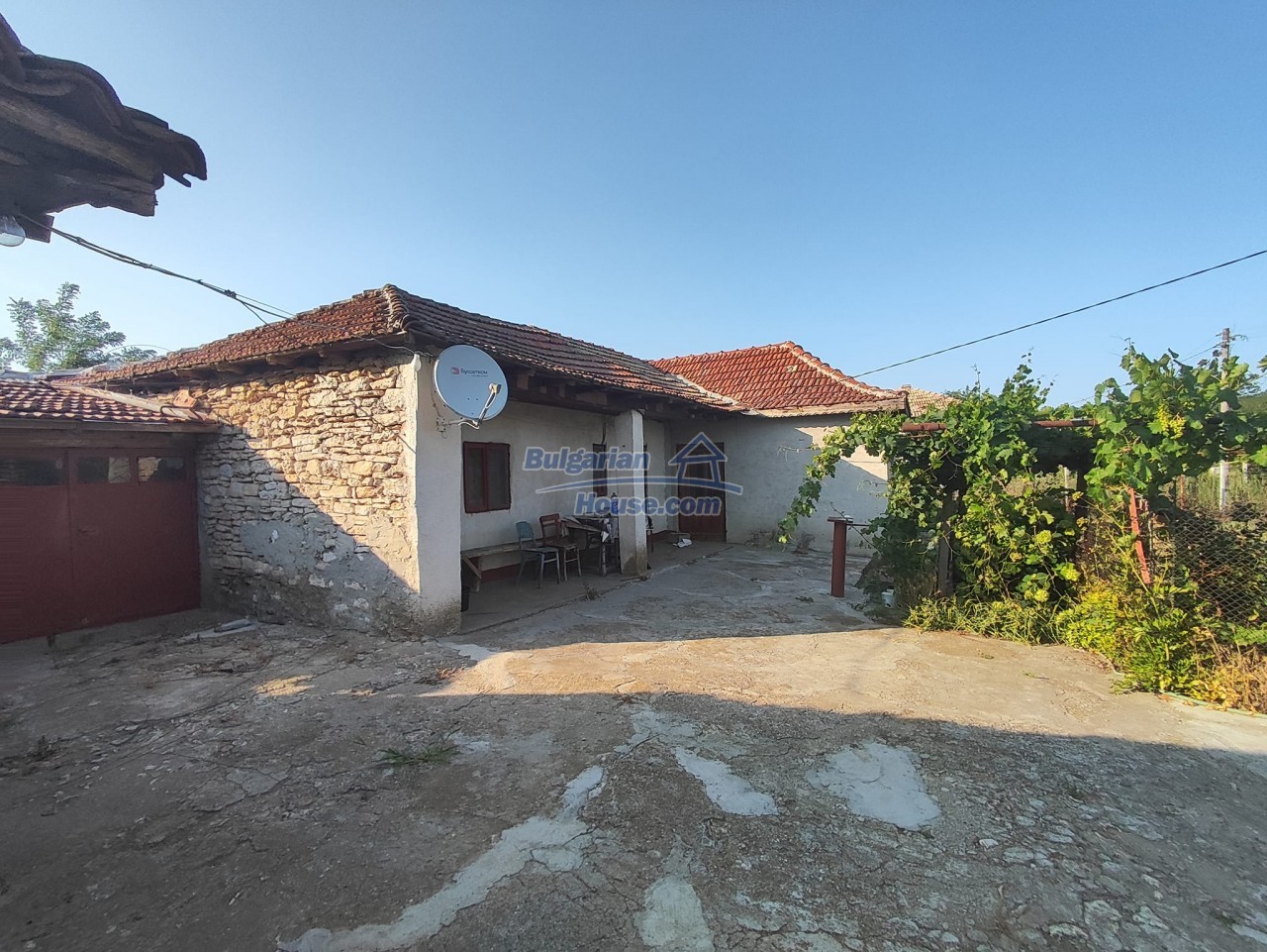 Foto 10 von 12 — OLD HOUSE WHIT BIG yard ONLY 8 km from the sea