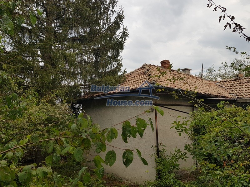 Foto 4 von 12 — Bulgarian property a house, a garage, garden 6000sq.m near lake