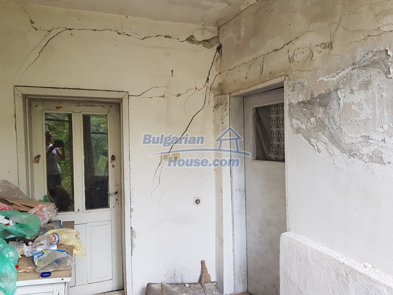 Foto 8 von 12 — Bulgarian property a house, a garage, garden 6000sq.m near lake