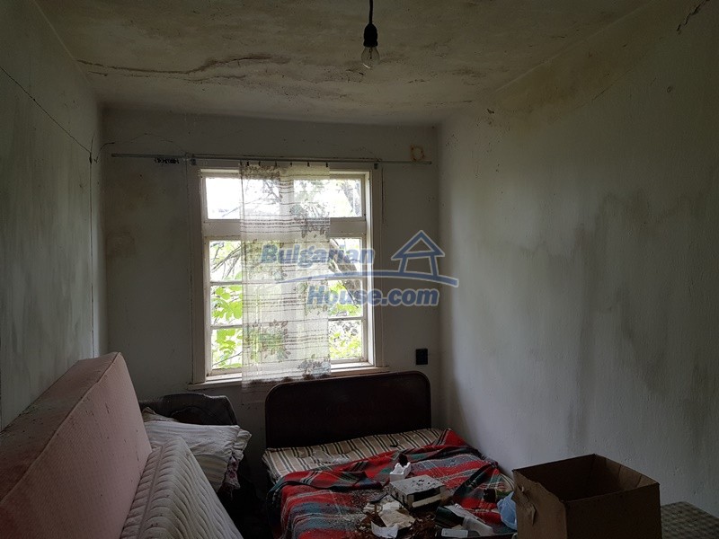 Foto 12 von 12 — Bulgarian property a house, a garage, garden 6000sq.m near lake