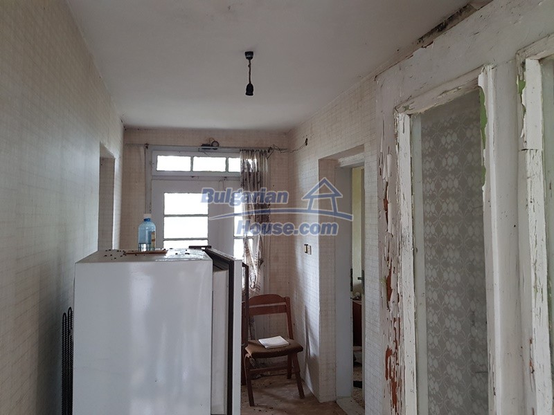 Foto 9 von 12 — Bulgarian property a house, a garage, garden 6000sq.m near lake