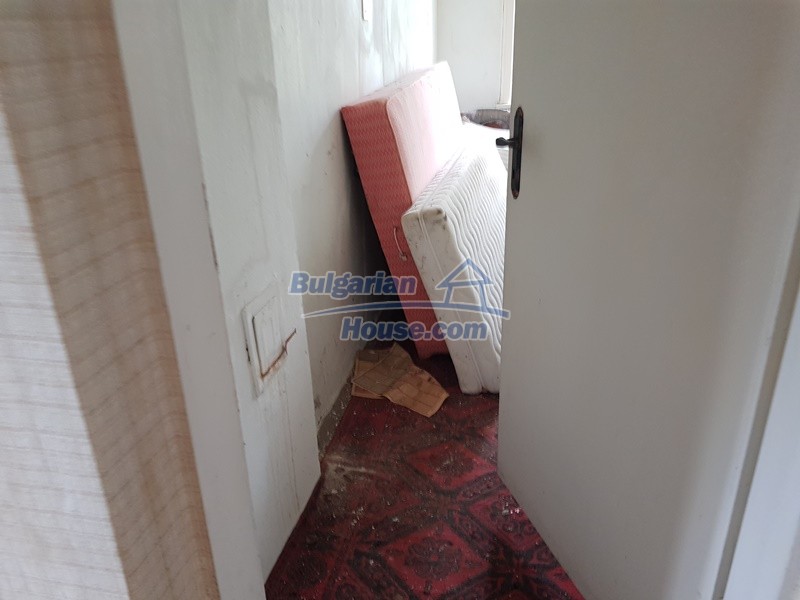 Foto 11 von 12 — Bulgarian property a house, a garage, garden 6000sq.m near lake