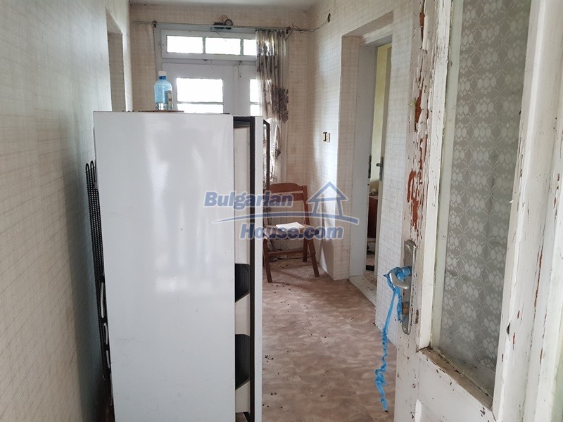 Foto 10 von 12 — Bulgarian property a house, a garage, garden 6000sq.m near lake