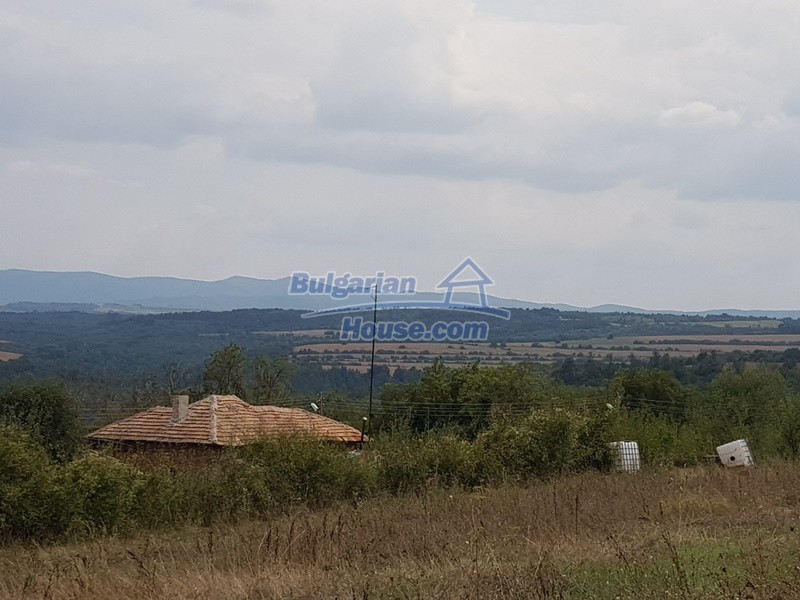 Foto 1 von 12 — Bulgarian property a house, a garage, garden 6000sq.m near lake