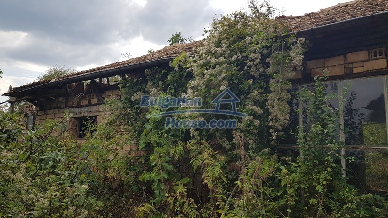 Foto 6 von 12 — Bulgarian property a house, a garage, garden 6000sq.m near lake
