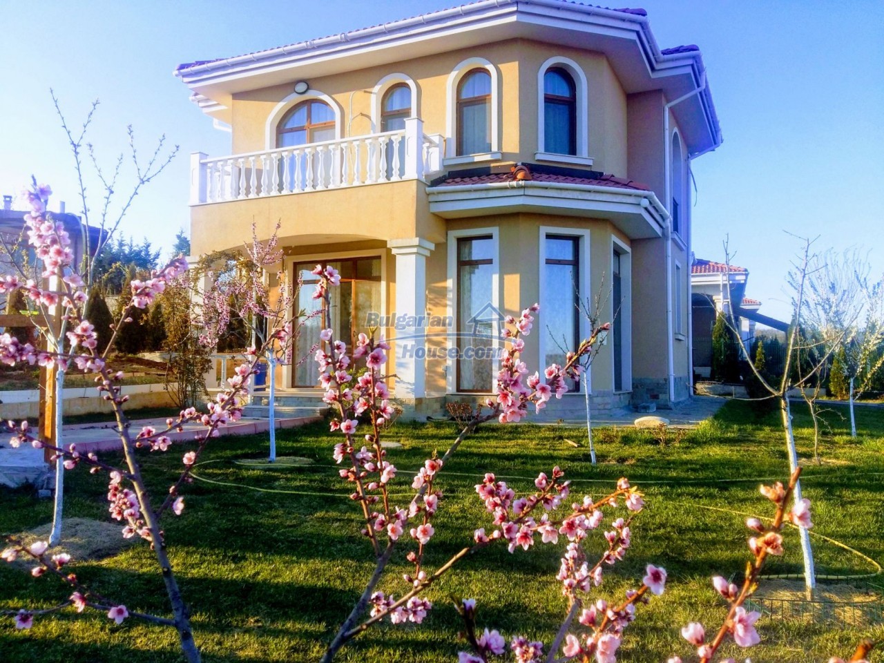Foto 1 von 12 — A new two -storey house 3km from seaside