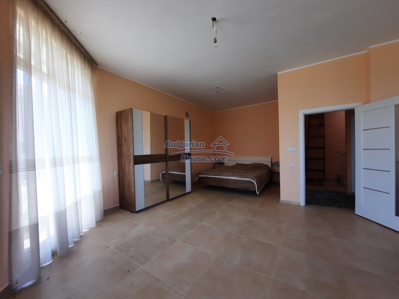 Foto 3 von 12 — Excellent new spacious two -storey house near close to seaside