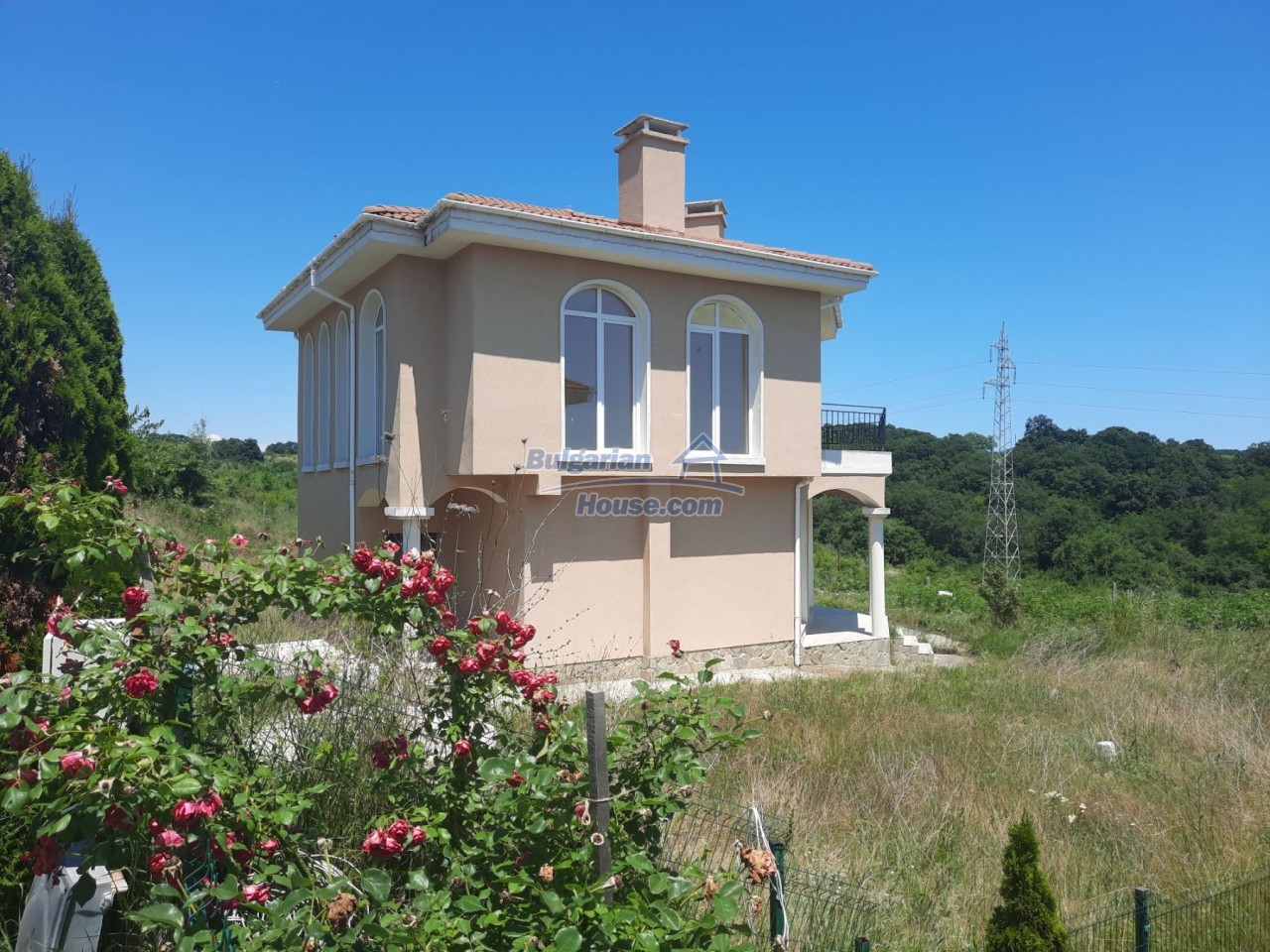 Foto 1 von 12 — Excellent new spacious two -storey house near close to seaside