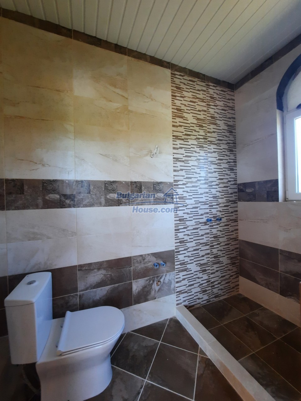Foto 5 von 12 — Excellent new spacious two -storey house near close to seaside
