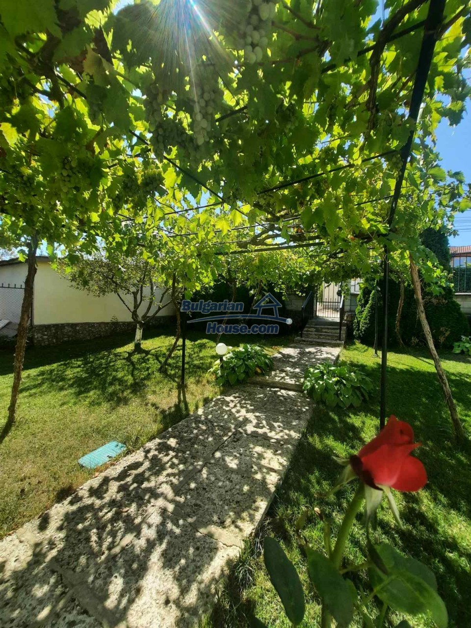 Foto 11 von 12 — Three-story elegant house + apartment in Balchik
