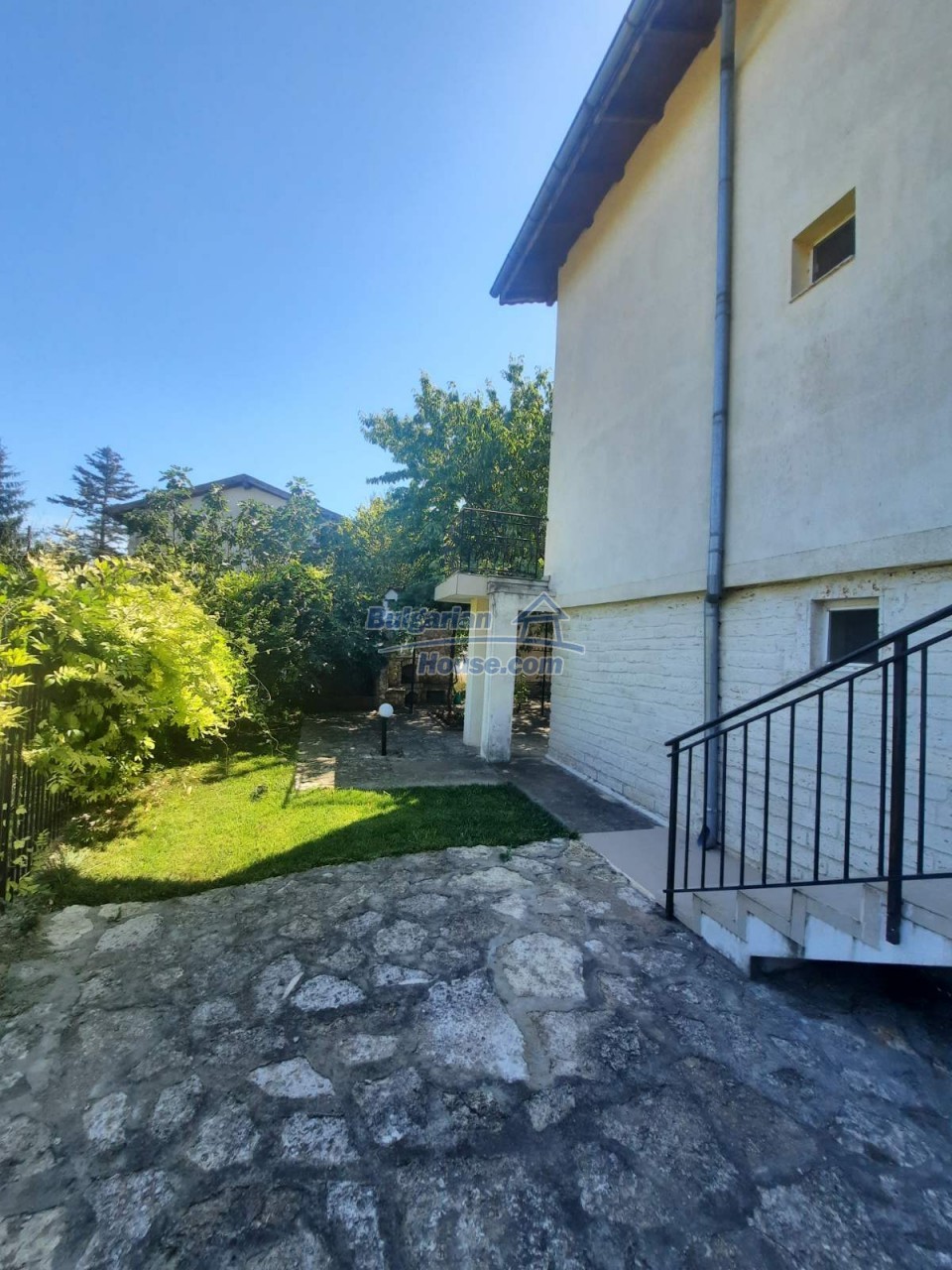 Foto 5 von 12 — Three-story elegant house + apartment in Balchik