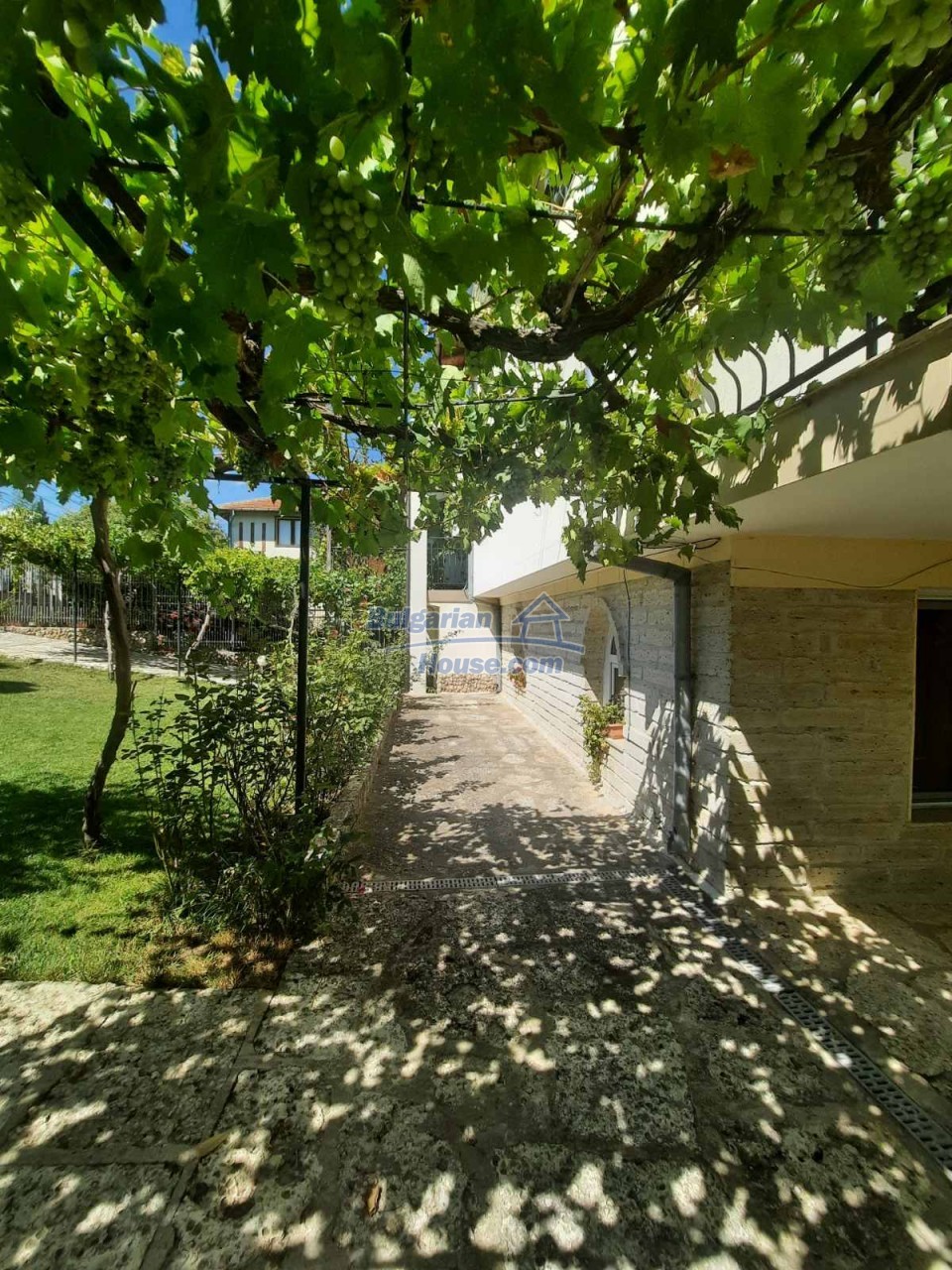 Foto 9 von 12 — Three-story elegant house + apartment in Balchik