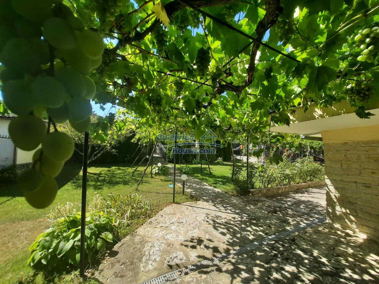 Foto 10 von 12 — Three-story elegant house + apartment in Balchik