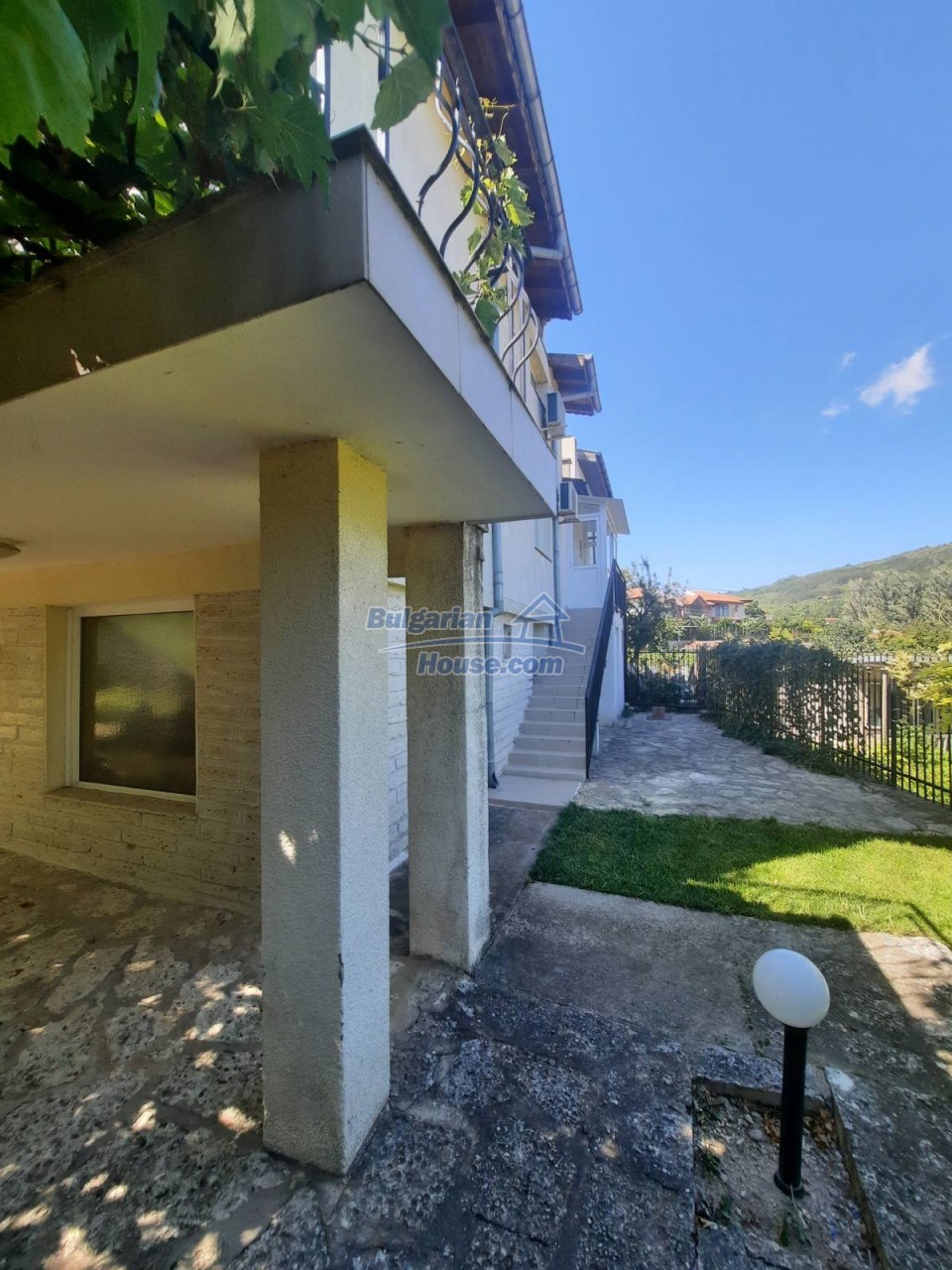 Foto 6 von 12 — Three-story elegant house + apartment in Balchik