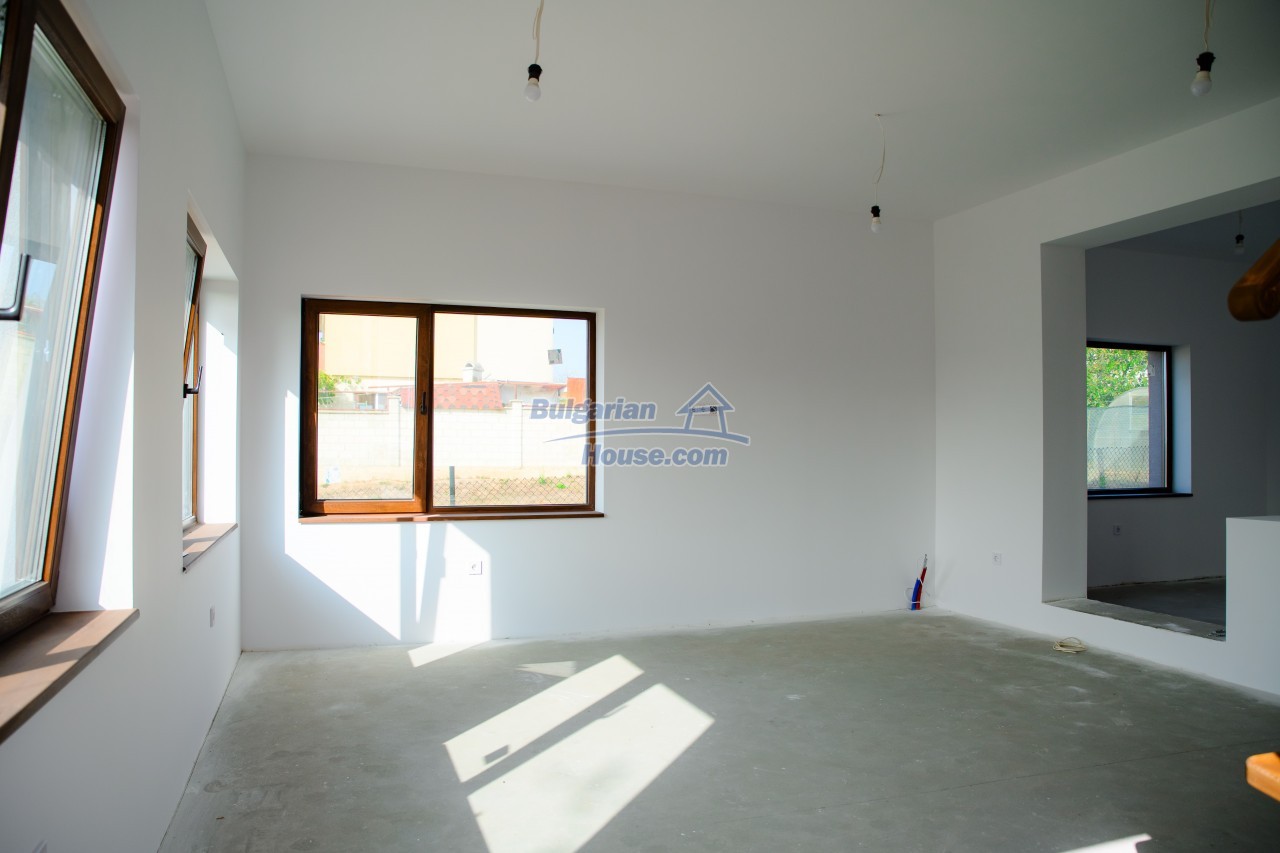 Foto 11 von 12 — New two-story elegant house 20 km from Varna