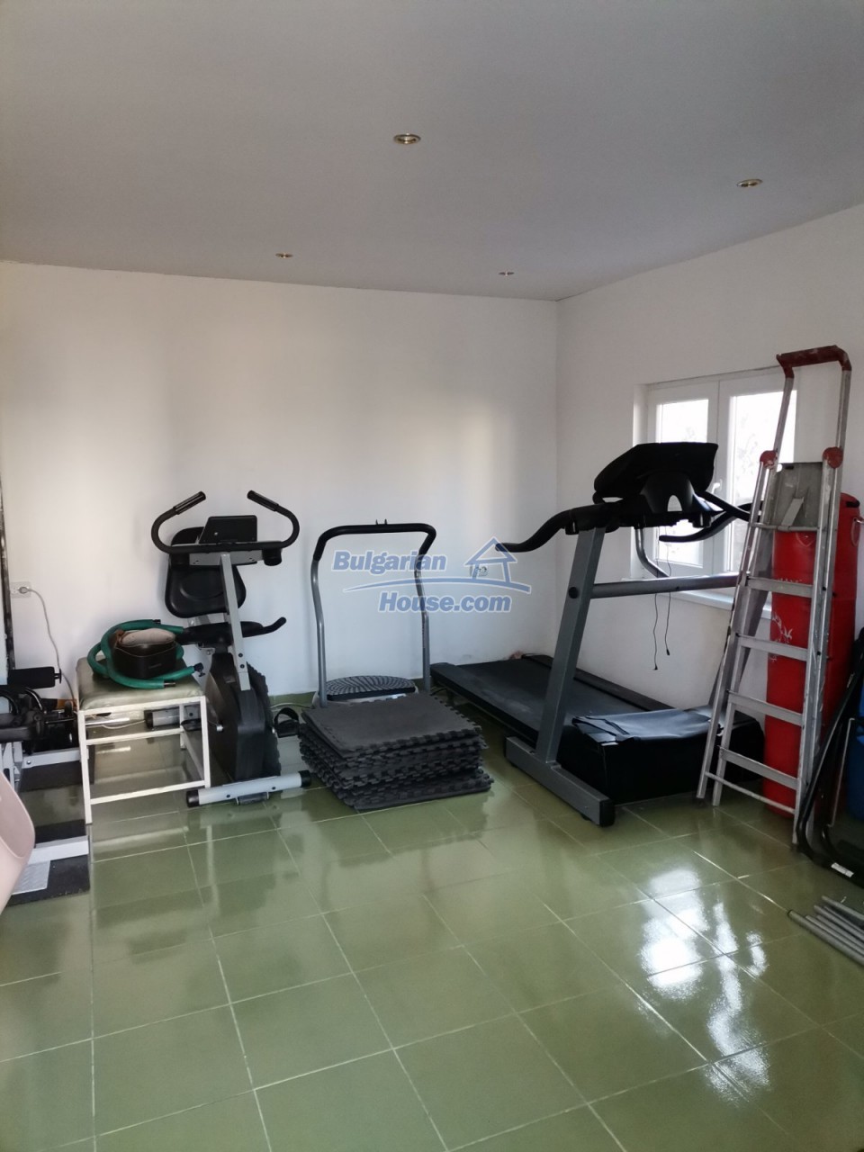 Foto 6 von 12 — Spacious big furnished house near Varna