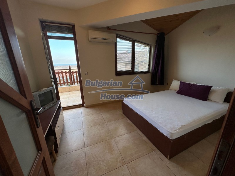 Foto 4 von 12 — Two-story house with pool and sea view