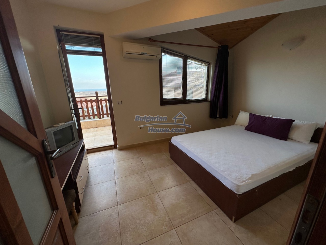 Foto 11 von 12 — Two-story house with pool and sea view