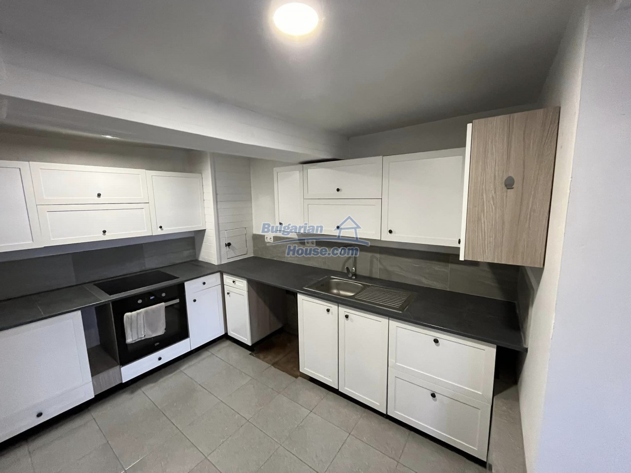 Foto 3 von 12 — Renovated one-story house 14 km from the center of Varna