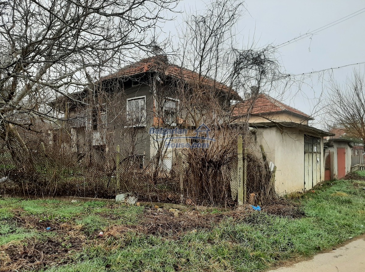 Foto 4 von 12 — Cheap house 20km to Vratsa close to river, hills and fields