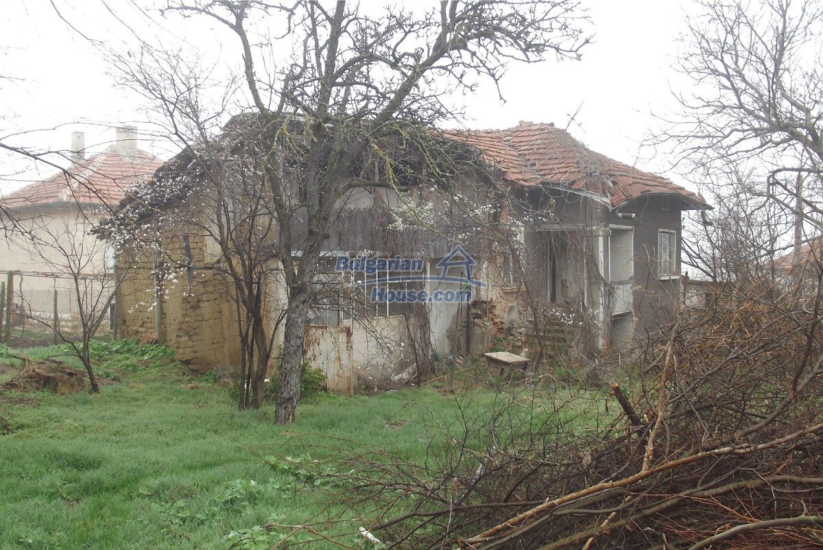Foto 5 von 12 — Cheap house 20km to Vratsa close to river, hills and fields