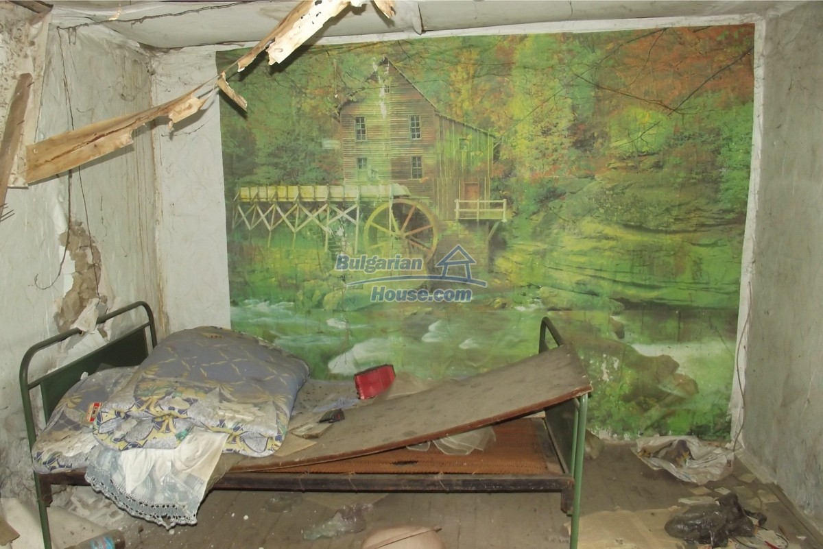 Foto 12 von 12 — Cheap house 20km to Vratsa close to river, hills and fields