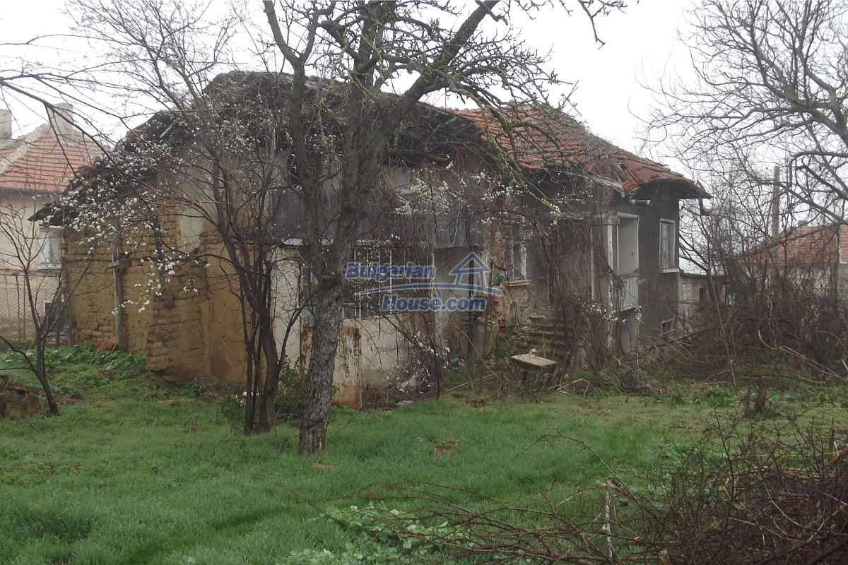 Foto 6 von 12 — Cheap house 20km to Vratsa close to river, hills and fields