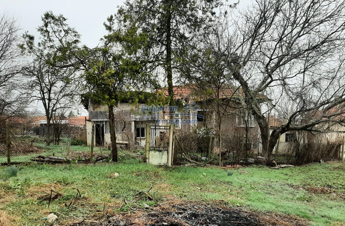 Foto 2 von 12 — Cheap house 20km to Vratsa close to river, hills and fields