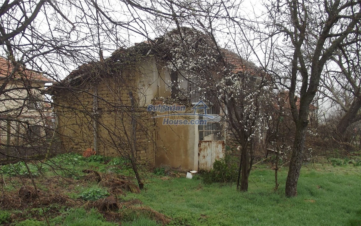 Foto 7 von 12 — Cheap house 20km to Vratsa close to river, hills and fields