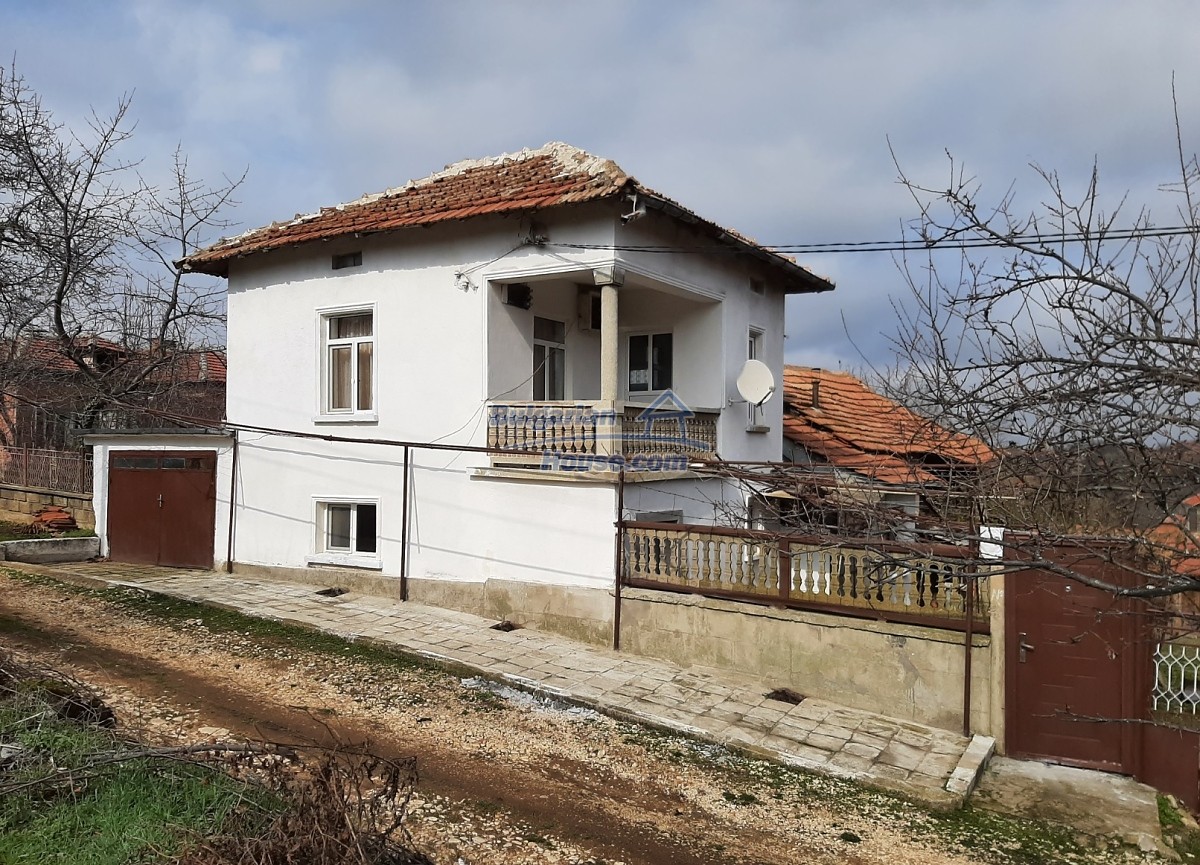 Foto 1 von 12 — House in Bulgaria Vratsa region close to forest lake and fields