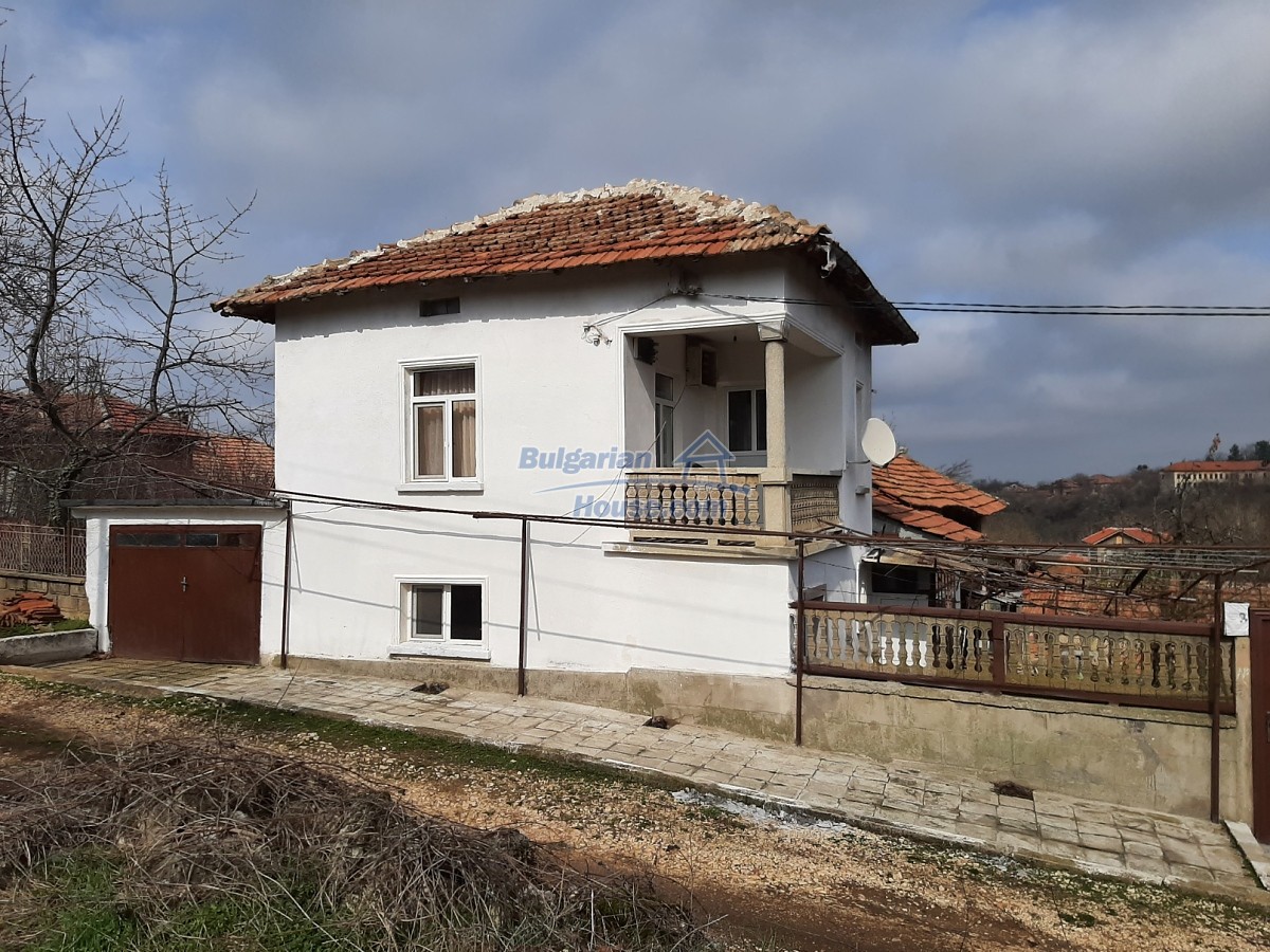 Foto 2 von 12 — House in Bulgaria Vratsa region close to forest lake and fields