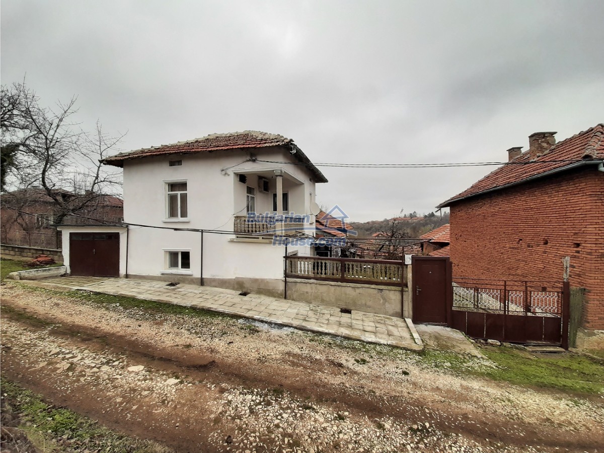 Foto 5 von 12 — House in Bulgaria Vratsa region close to forest lake and fields