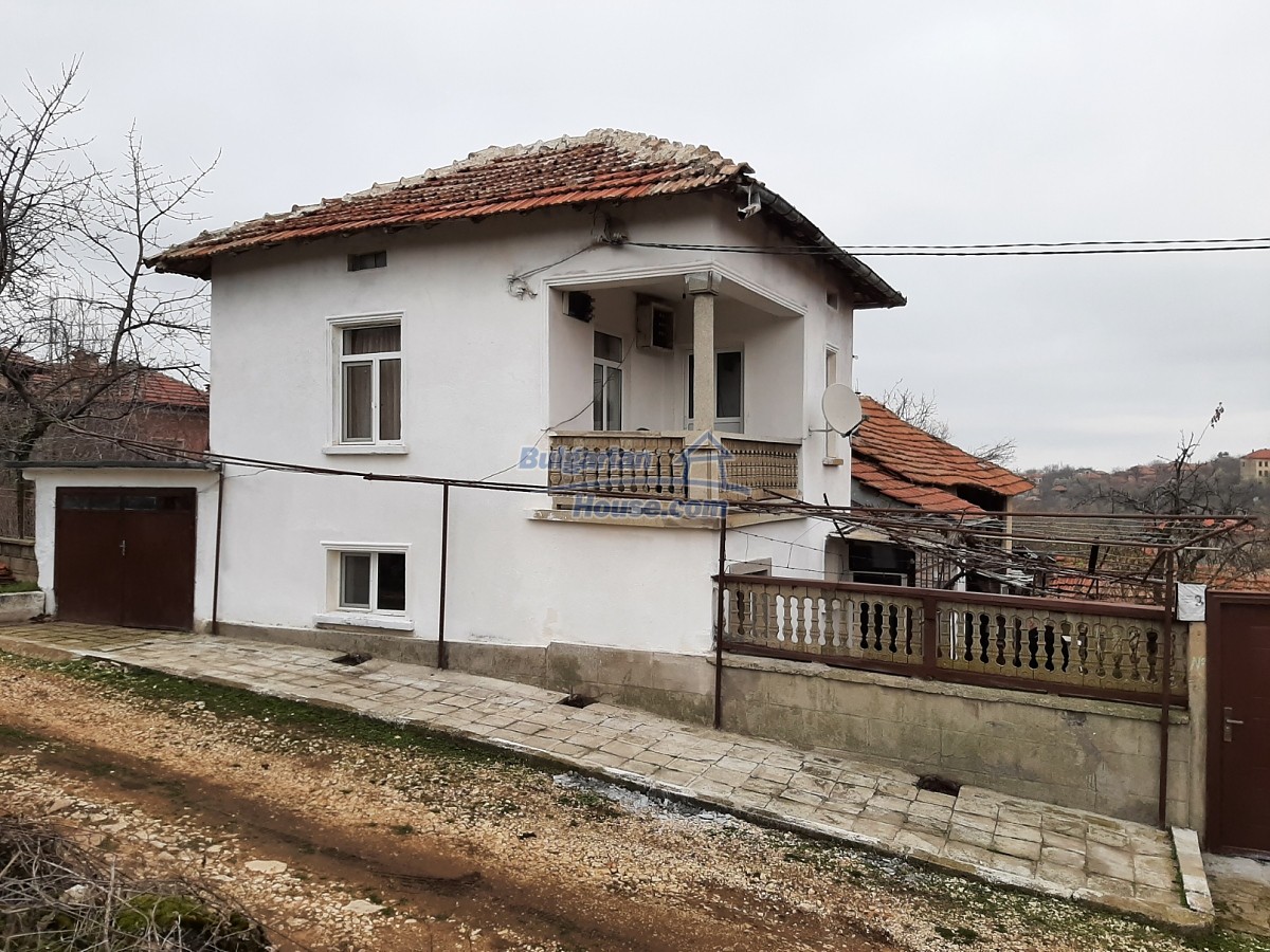 Foto 3 von 12 — House in Bulgaria Vratsa region close to forest lake and fields