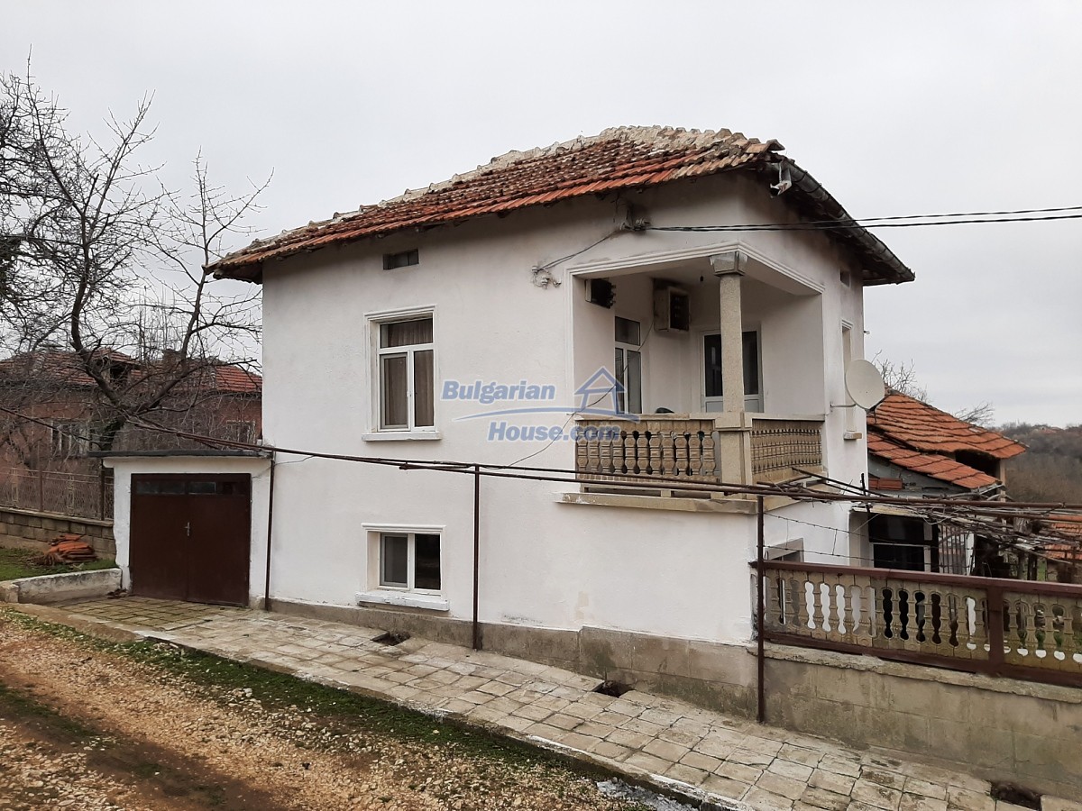 Foto 4 von 12 — House in Bulgaria Vratsa region close to forest lake and fields