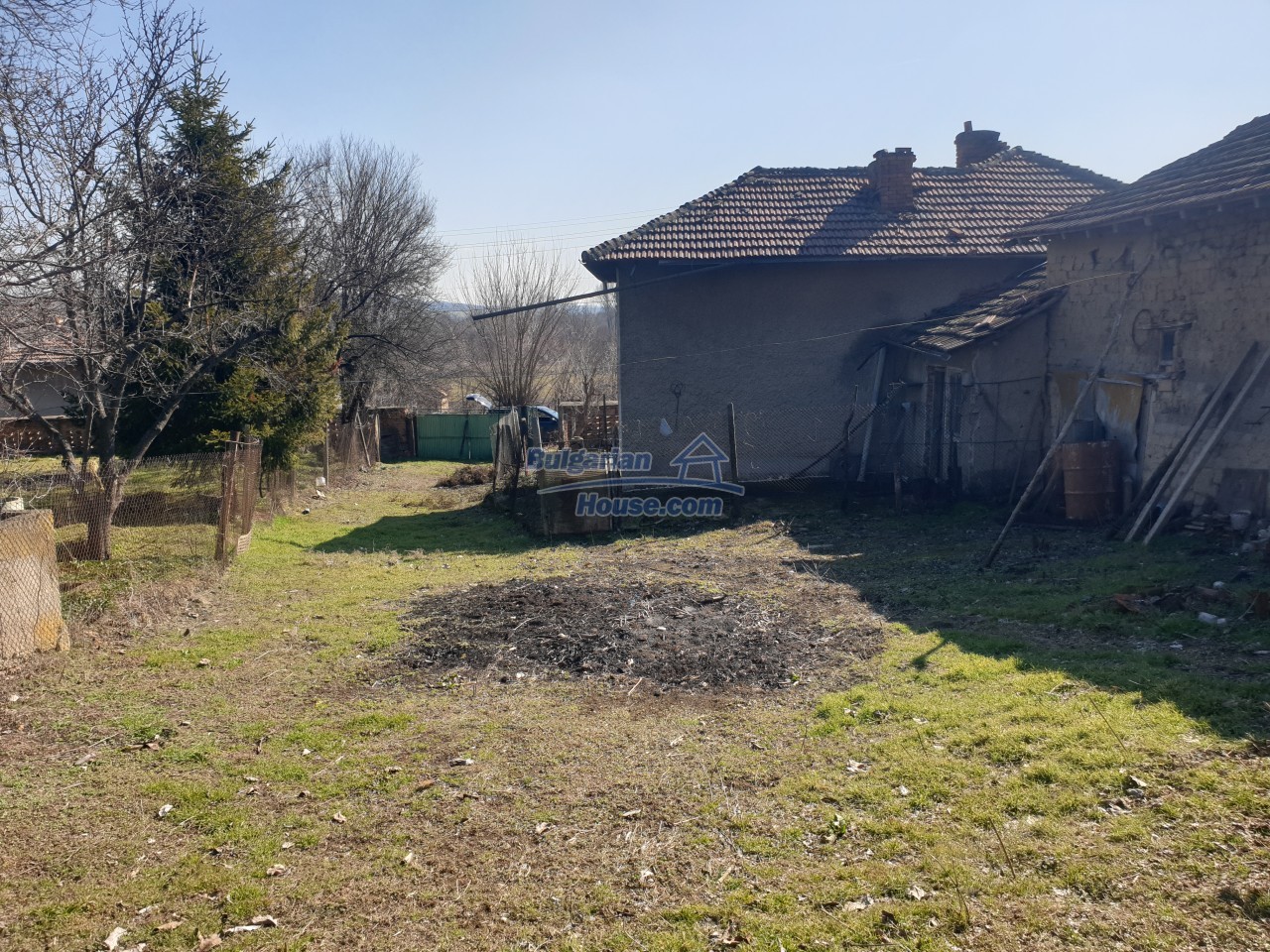 Foto 7 von 12 — Two floor Bulgarian house located in a beautiful valley VT area