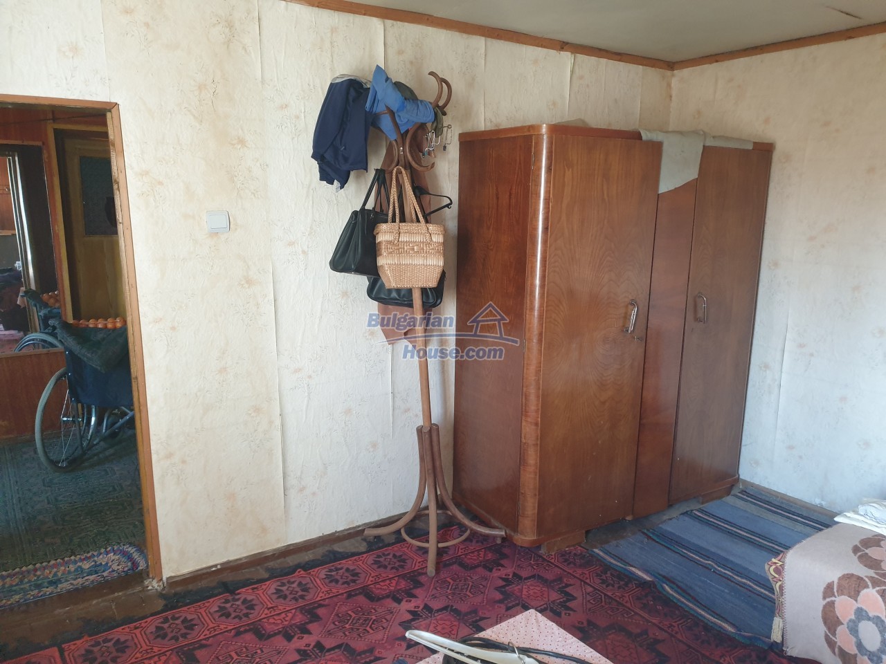 Foto 12 von 12 — Two floor Bulgarian house located in a beautiful valley VT area